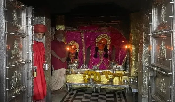 Navratri Special: करौली में घटस्थापना के साथ शारदीय अनुष्ठान आज से, कैला देवी मंदिर में उमड़ी श्रद्धालुओं की भीड़   